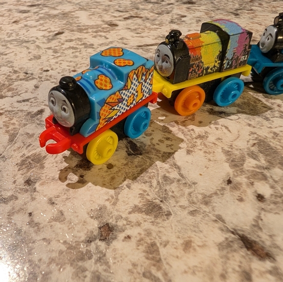 Thomas & Friends Train Minis Tank Engines Pop Art Thomas - Picture 2 of 4
